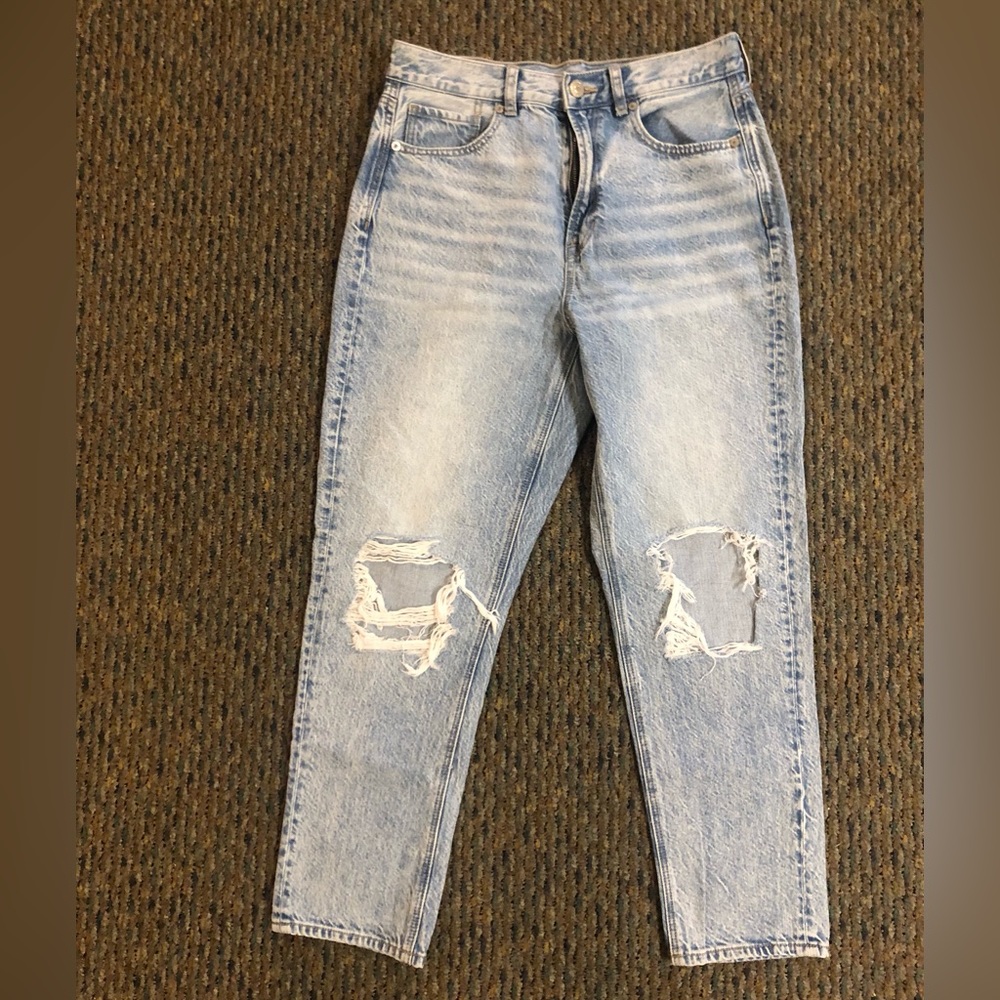American Eagle high waisted Distressed Knee Mom Jean 6 Short Uber Cool Acid Wash